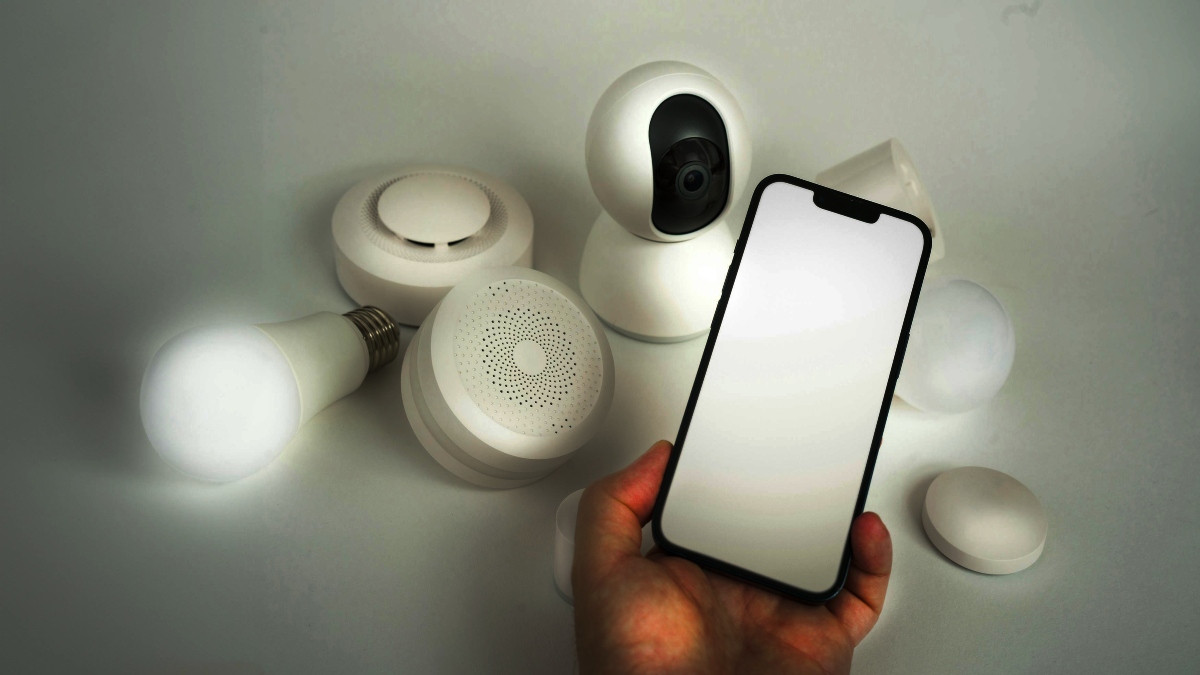 3 Ways Smart Lighting Improves Home Security in 2025